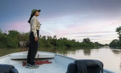Safari en botes en el Pantanal de Brasil